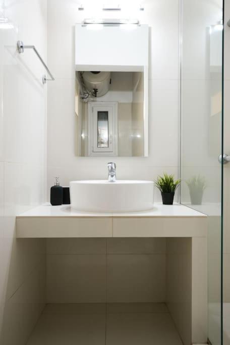 Syntagma Square, 70Sqm Pentelis Sunny Apartment Athen Eksteriør bilde
