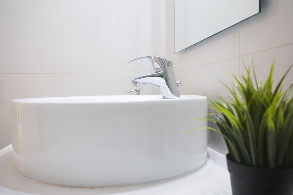 Syntagma Square, 70Sqm Pentelis Sunny Apartment Athen Eksteriør bilde