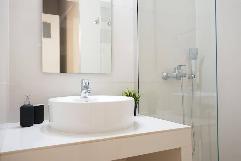 Syntagma Square, 70Sqm Pentelis Sunny Apartment Athen Eksteriør bilde